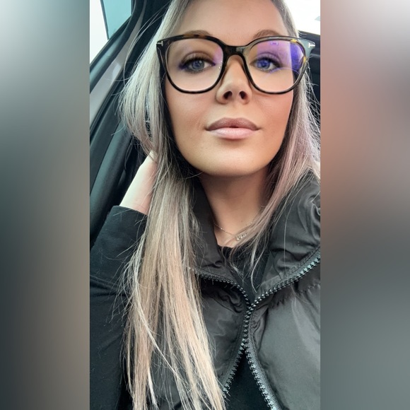 Meet your Posher, Kristana - Picture 1 of 2